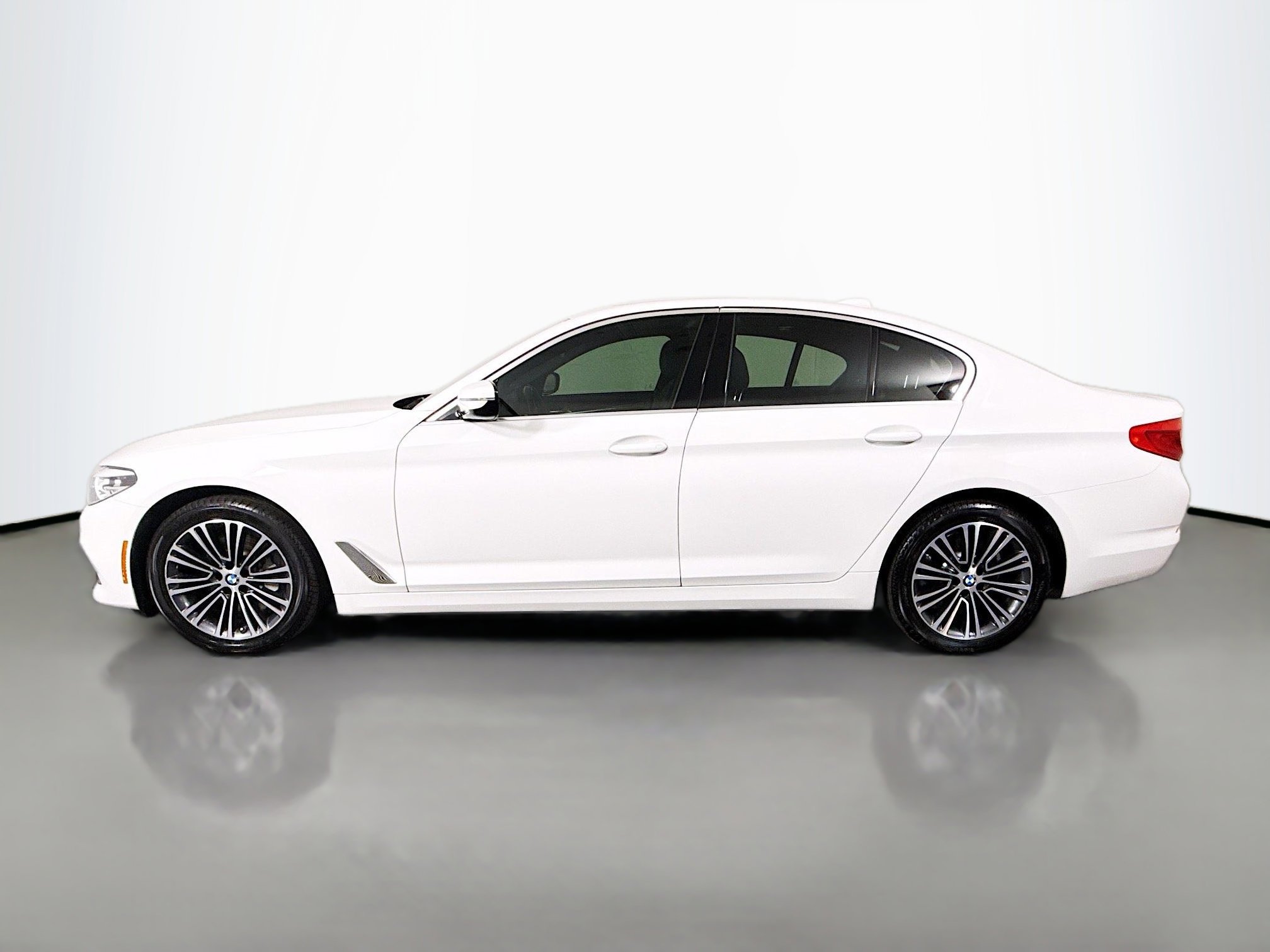 Used 2019 BMW 530i w/ Convenience Package image 6