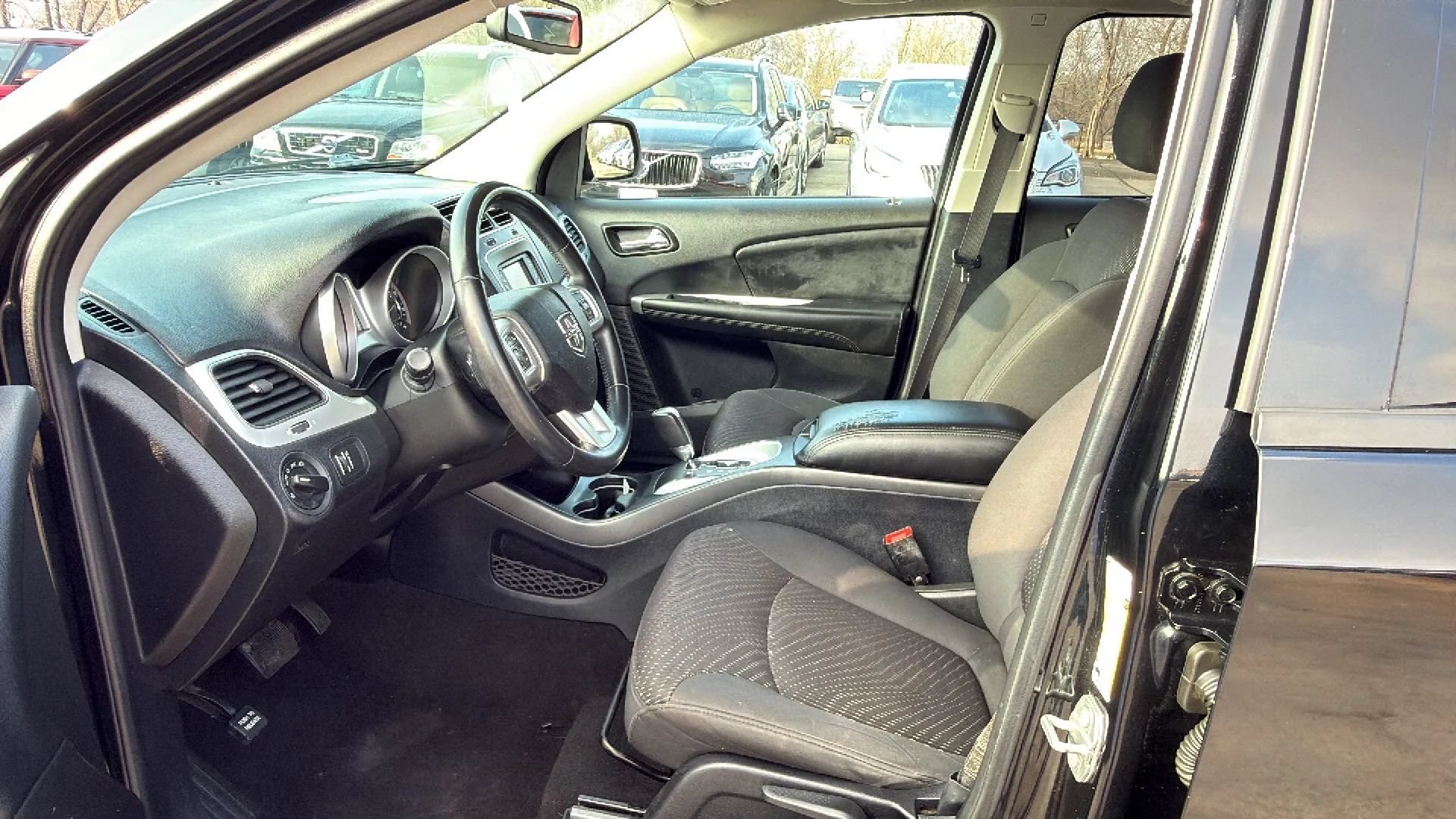 Used 2018 Dodge Journey SE w/ Popular Equipment Group FWD image 2