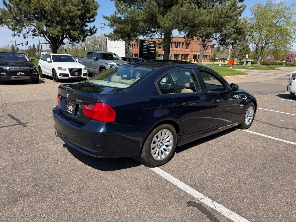 Used 2009 BMW 328i xDrive Sedan AWD/4WD image 11