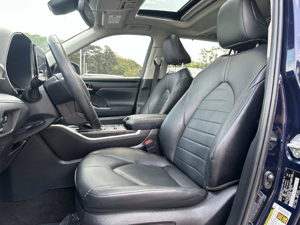 Used 2023 Toyota Highlander XLE FWD image 26