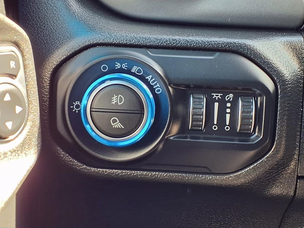 Used 2022 Jeep Gladiator Willys AWD/4WD image 17