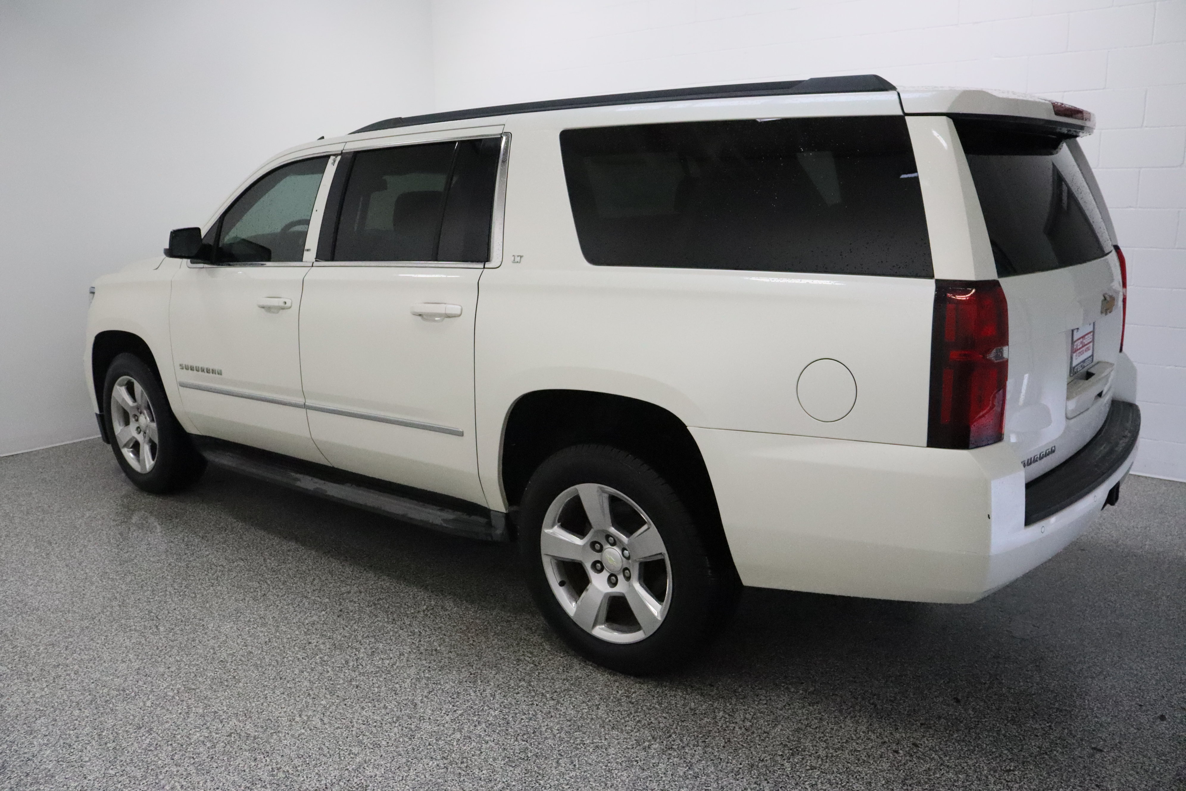 Used 2015 Chevrolet Suburban LT RWD image 9