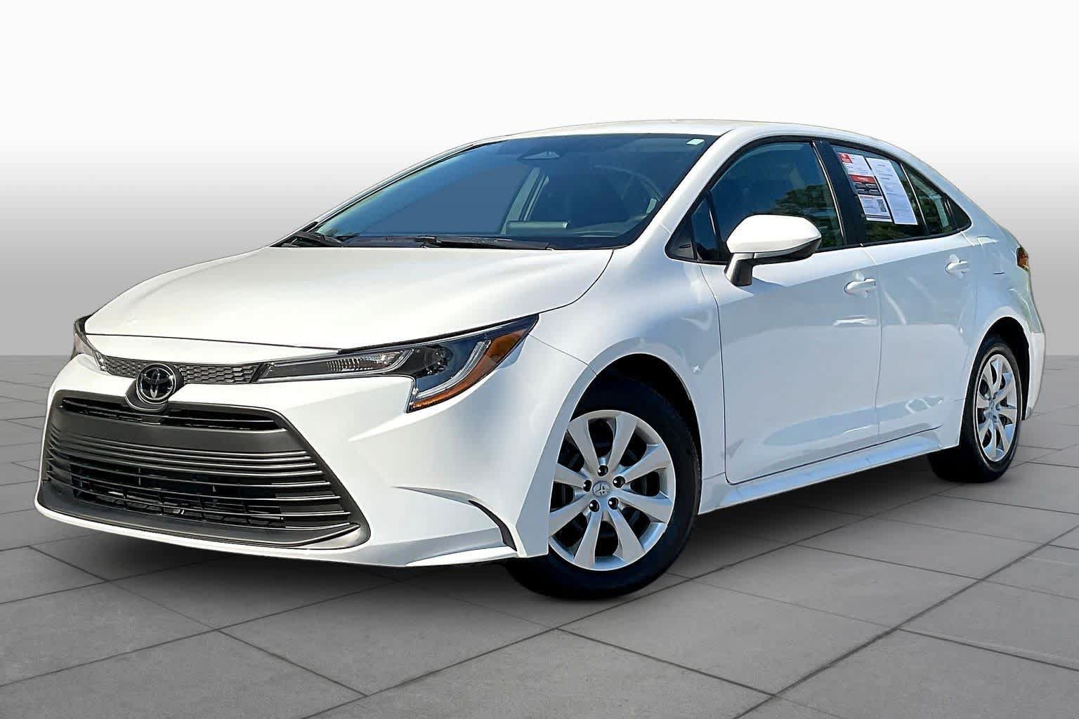 Used 2026 Toyota Corolla LE FWD image 1
