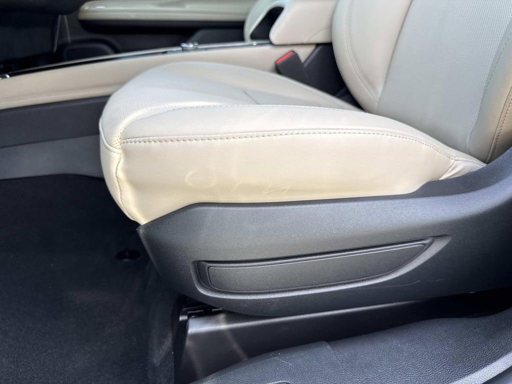 New 2026 Lincoln Corsair Reserve image 21