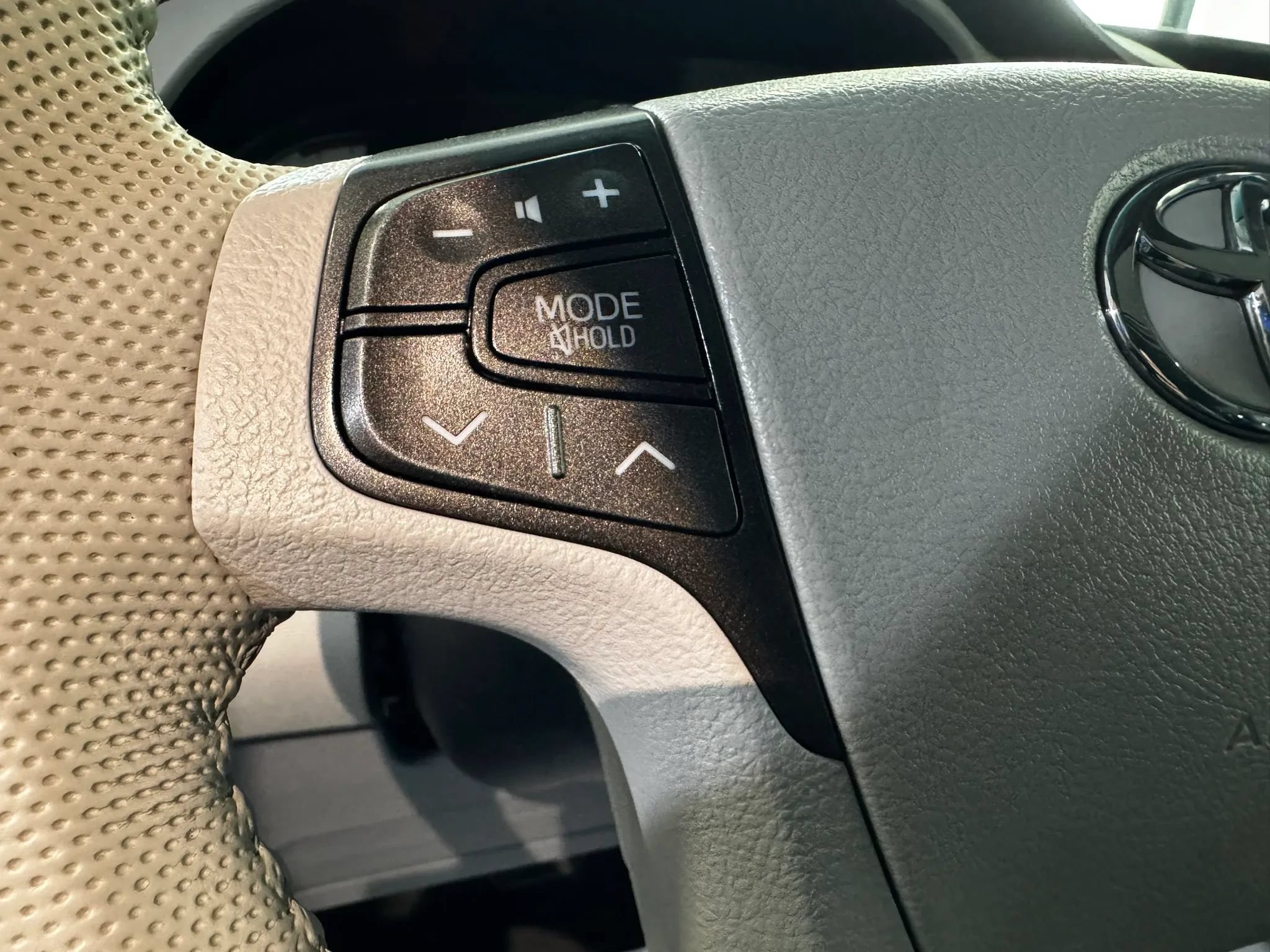 Used 2013 Toyota Sienna SE FWD image 30