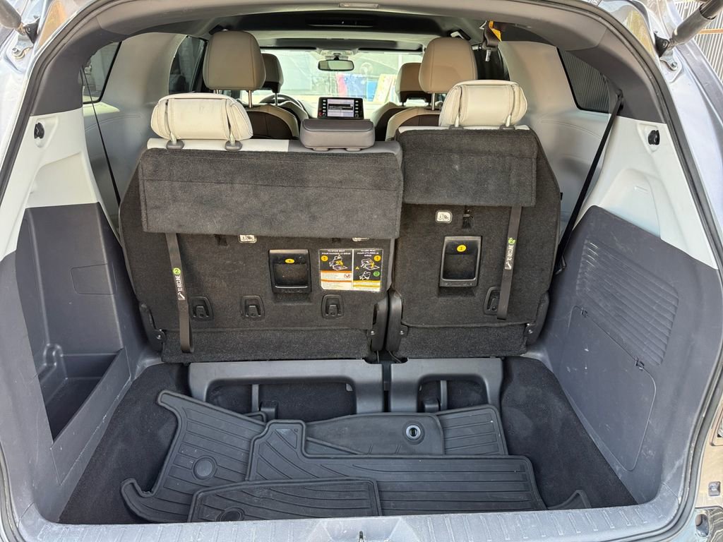 Certified 2022 Toyota Sienna XSE image 30