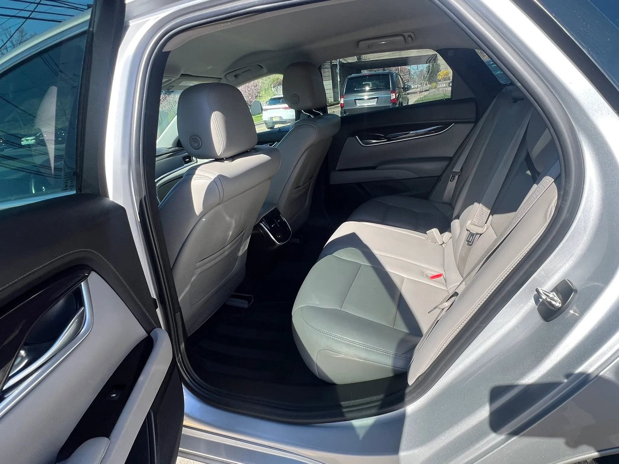 Used 2017 Cadillac XTS Luxury image 27