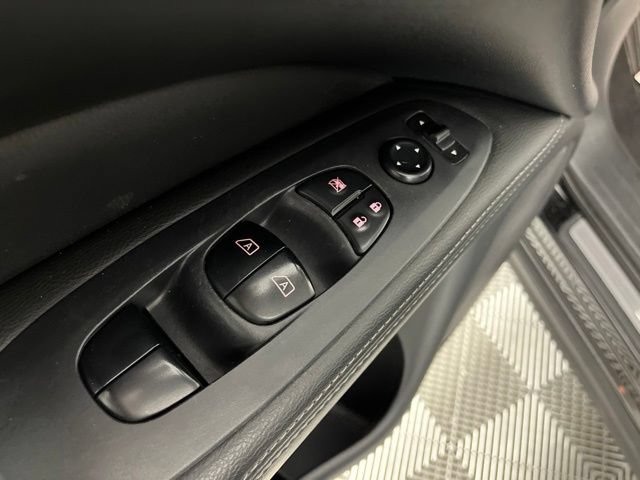 Used 2020 Nissan Pathfinder Platinum FWD image 32