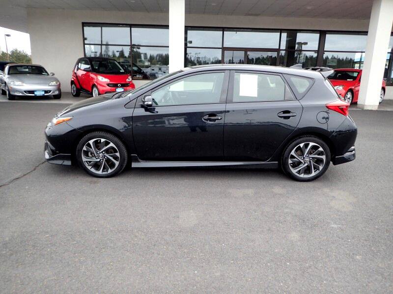 Used 2018 Toyota Corolla iM image 2