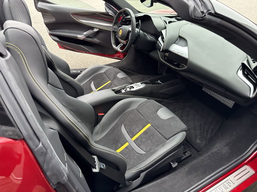 Used 2024 Ferrari SF90 Spider image 29