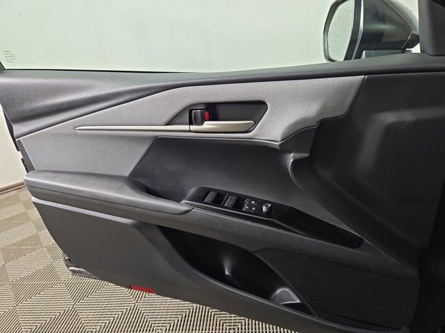 Used 2025 Toyota Camry LE image 28