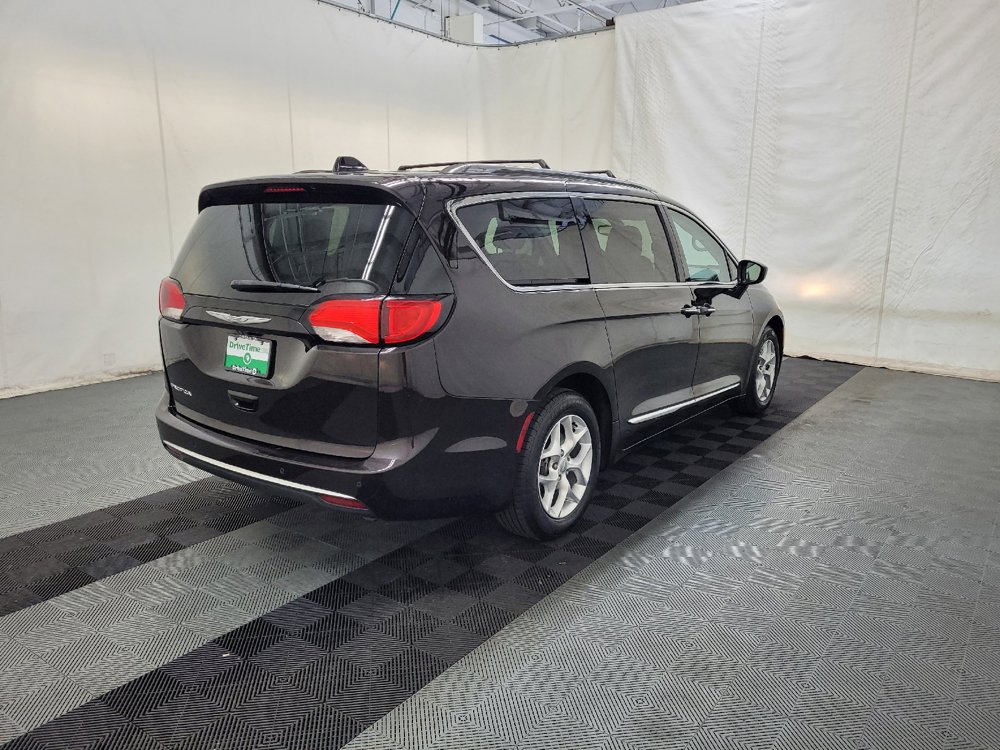Used 2017 Chrysler Pacifica Touring-L Plus w/ Tire & Wheel Group FWD image 9