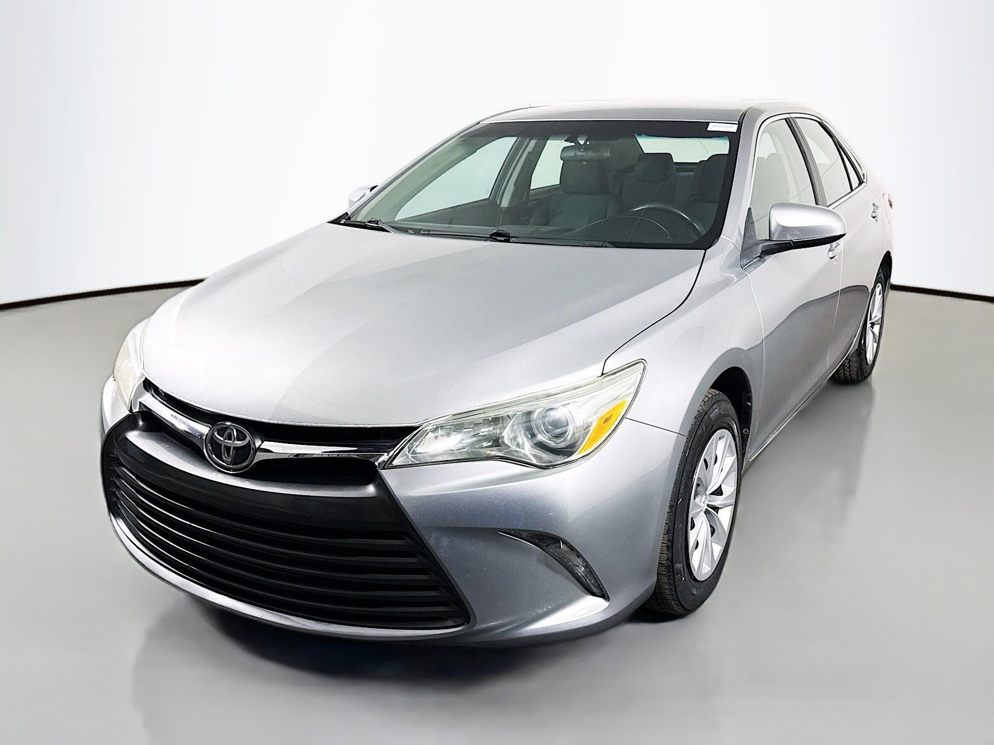 Used 2017 Toyota Camry LE image 4