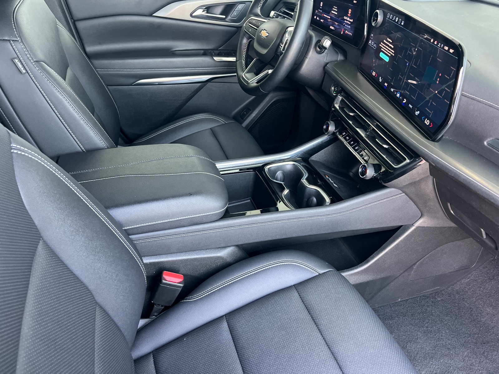 Used 2025 Chevrolet Traverse LT AWD/4WD image 17