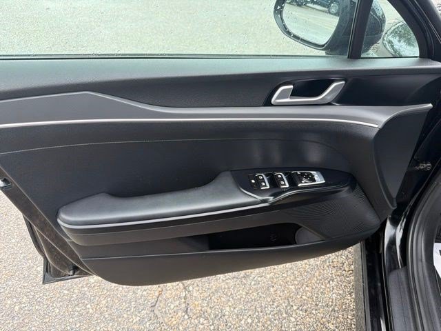 Used 2022 Kia K5 LXS FWD image 11