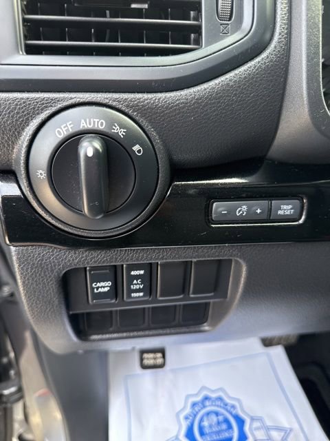 Used 2024 Nissan Titan SV w/ SV Convenience Package image 16