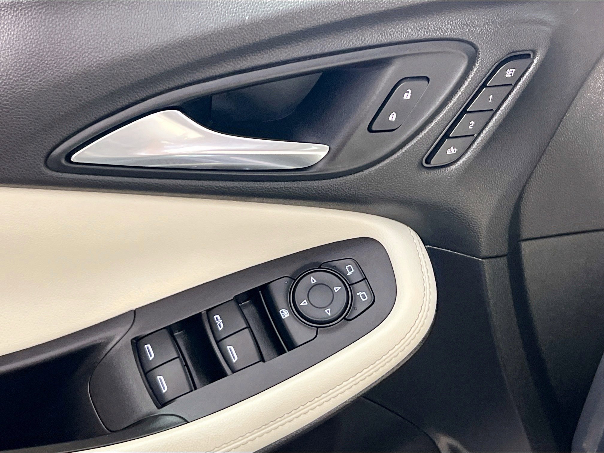 Used 2020 Buick Encore GX Essence w/ Advanced Technology Package image 16