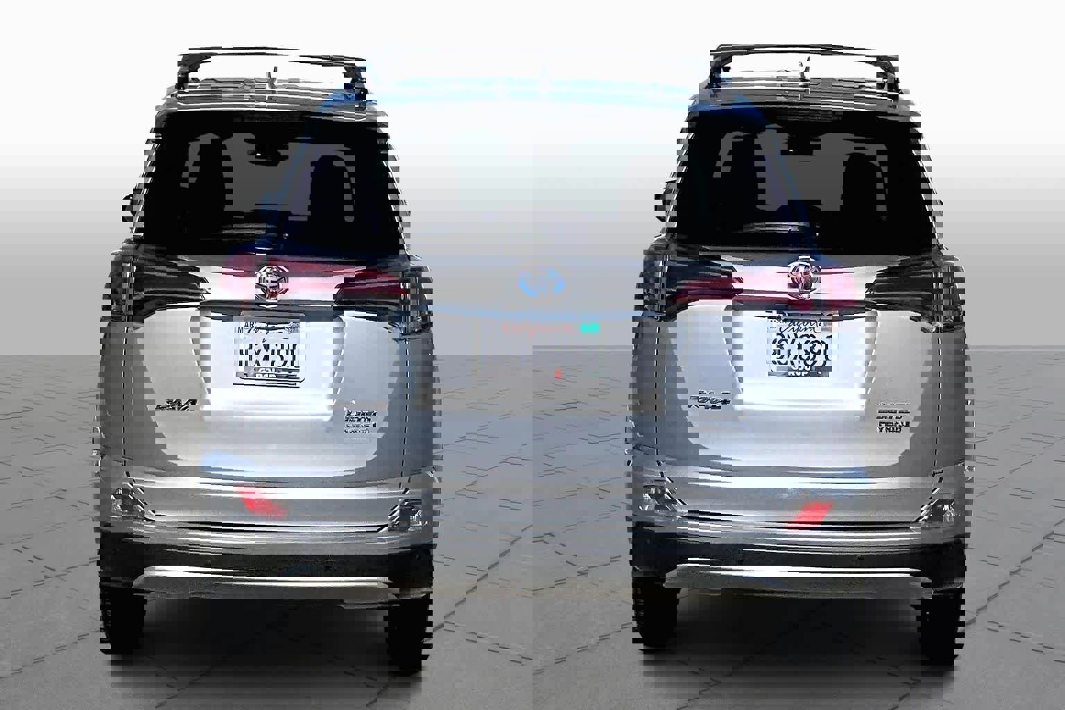 Used 2018 Toyota RAV4 Limited w/ Advanced Technology Package image 4