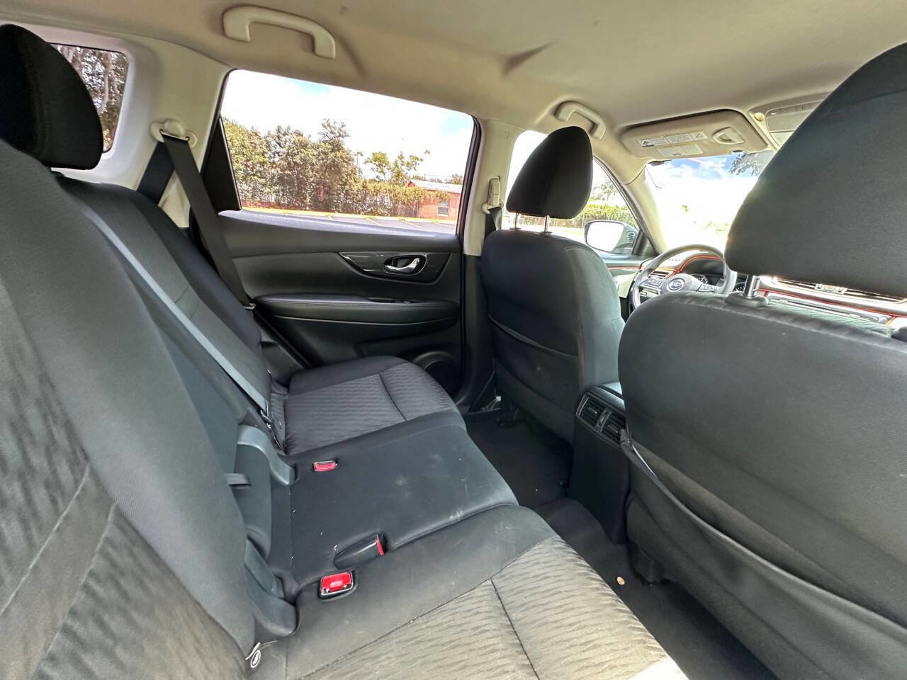 Used 2017 Nissan Rogue S image 10