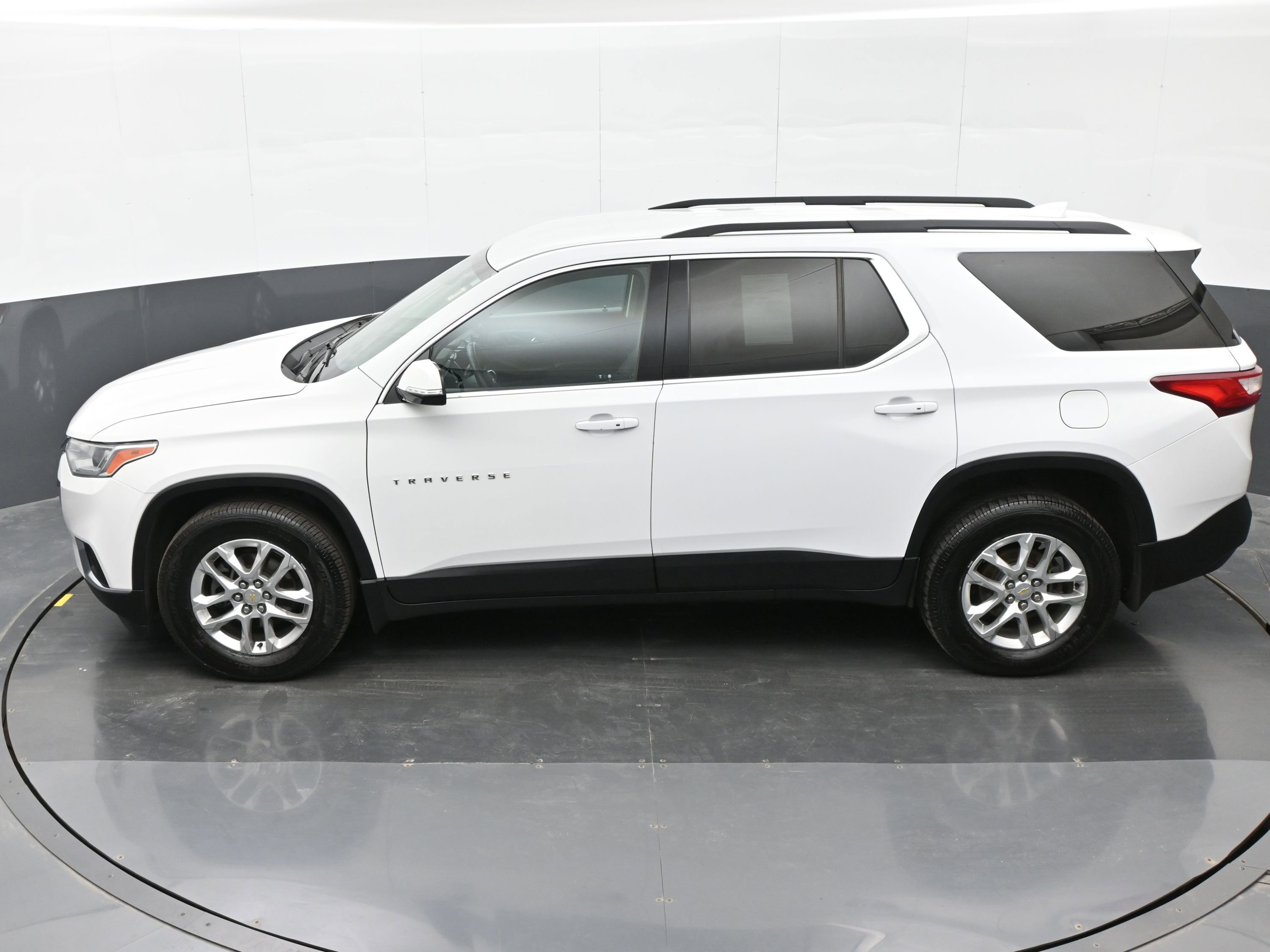 Used 2020 Chevrolet Traverse LT w/ Driver Confidence II Package AWD/4WD image 37