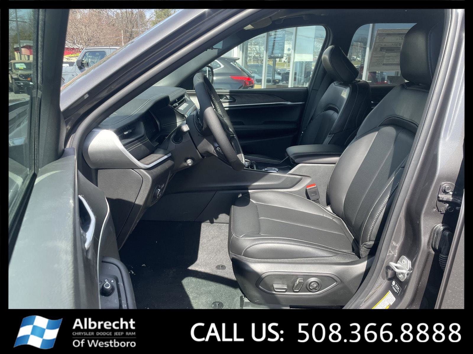 New 2026 Jeep Grand Cherokee L Limited w/ Luxury Tech Group II image 10