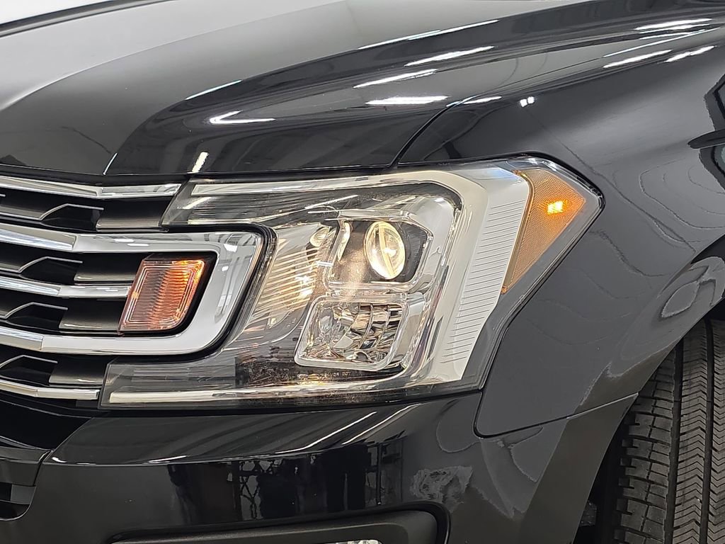 Used 2019 Ford Expedition XLT w/ Equipment Group 202A AWD/4WD image 30