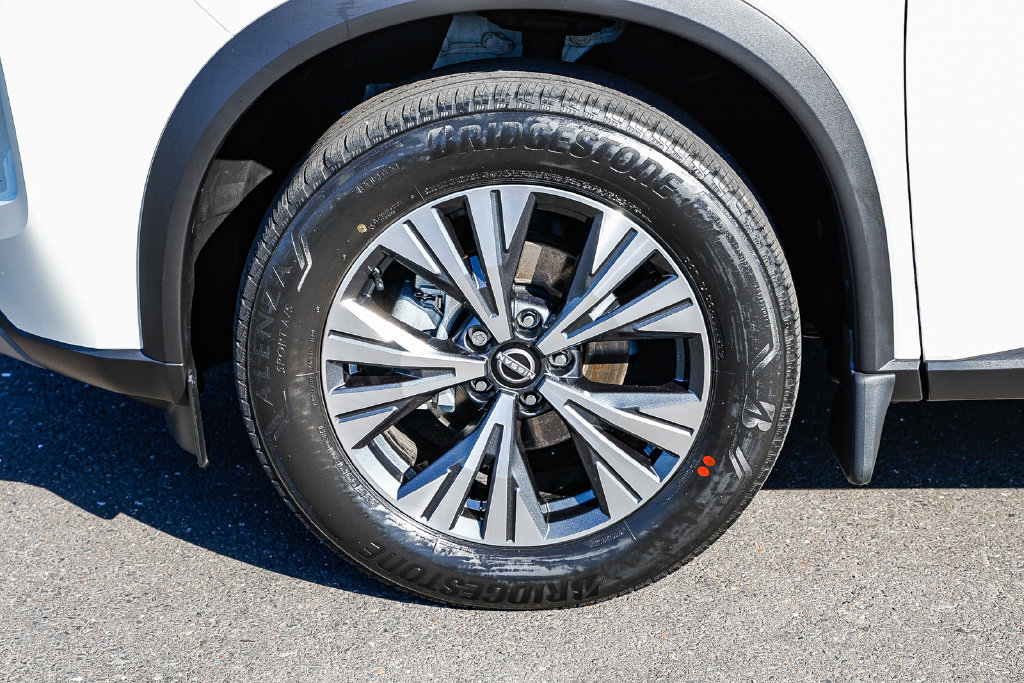 Used 2023 Nissan Rogue SV FWD image 14