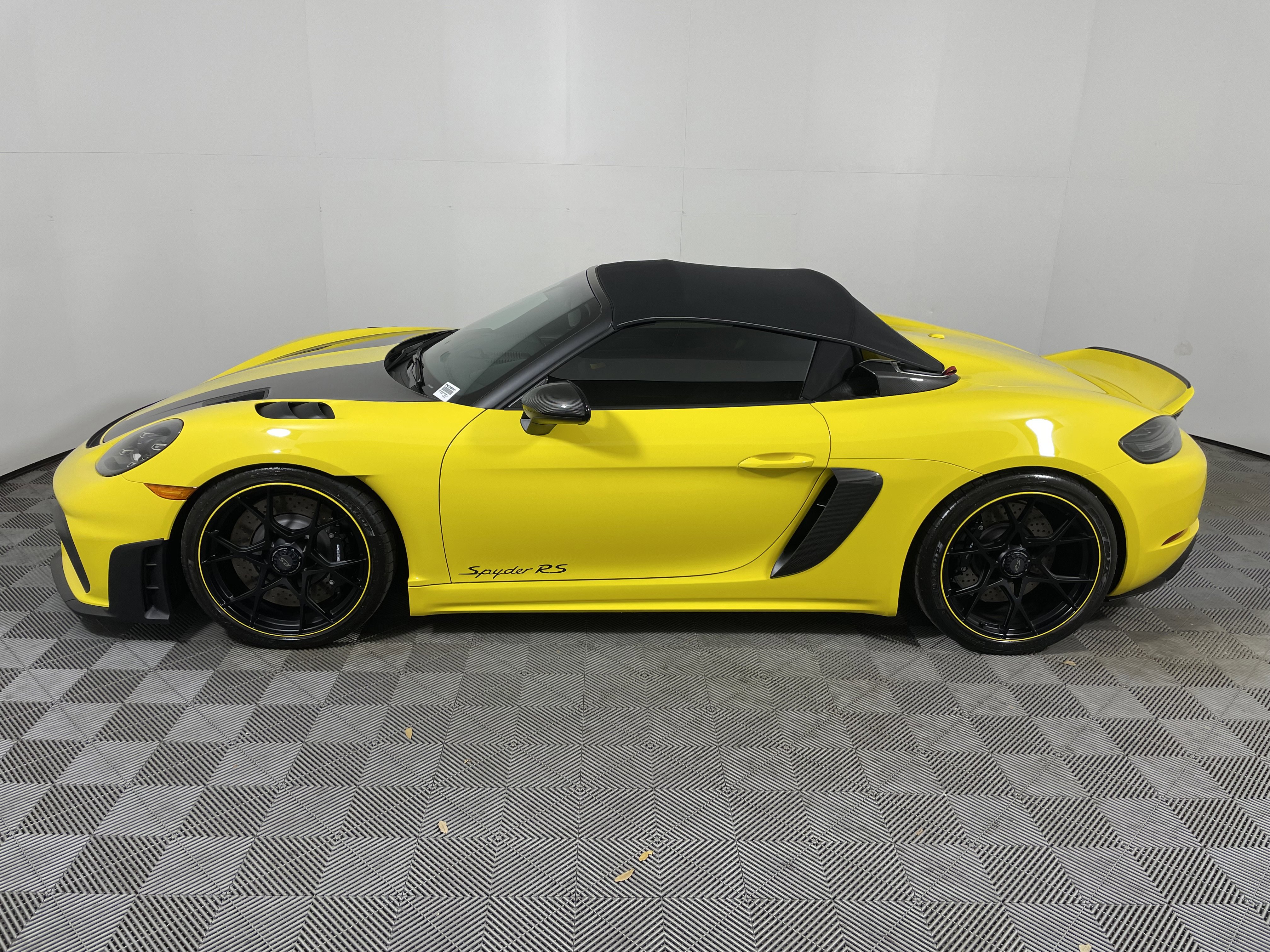 Certified 2025 Porsche 718 Boxster Spyder RS RWD image 2