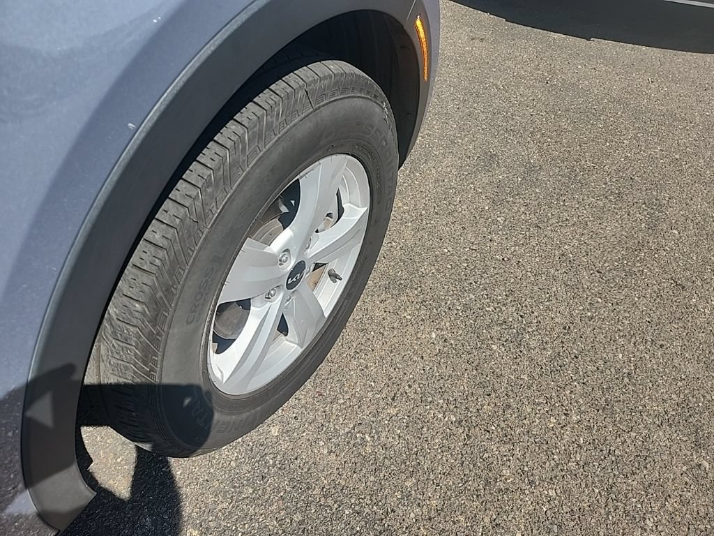 Certified 2023 Kia Sorento LX FWD image 15