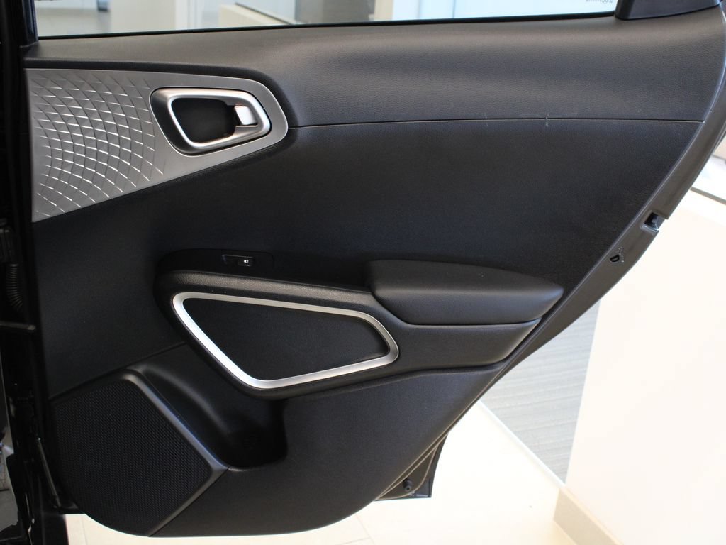 Used 2023 Kia Soul LX FWD image 28