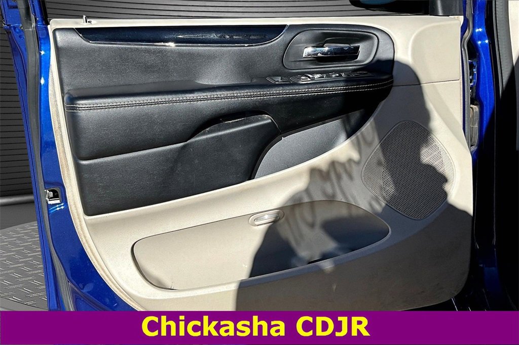 Used 2019 Dodge Grand Caravan SXT image 18