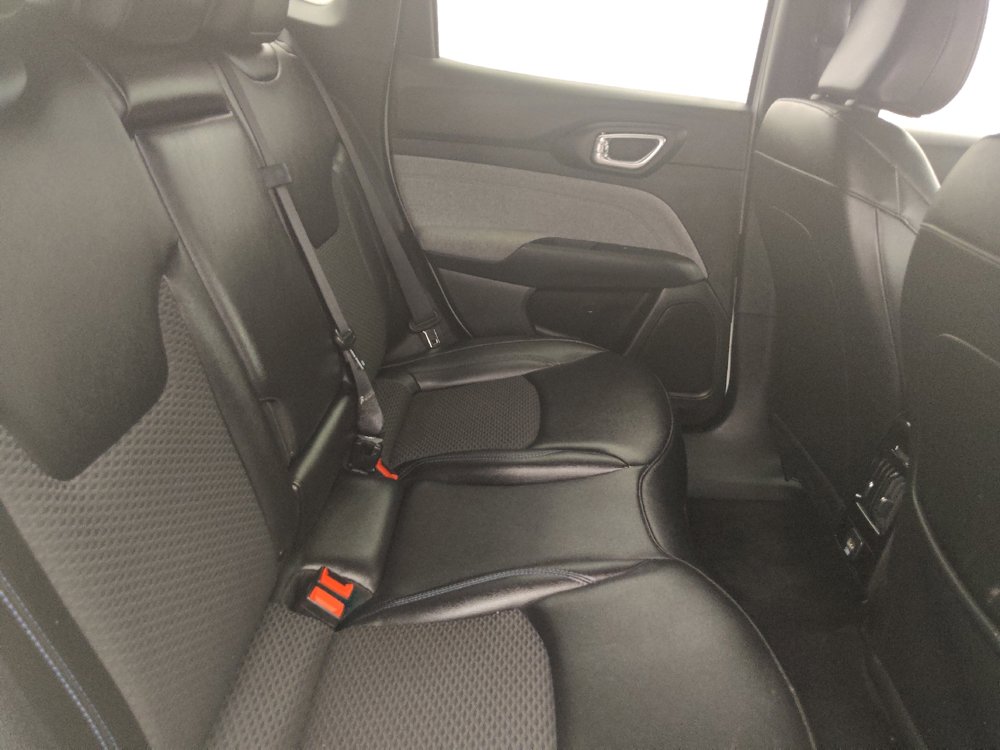 Used 2025 Jeep Compass Latitude AWD/4WD image 19