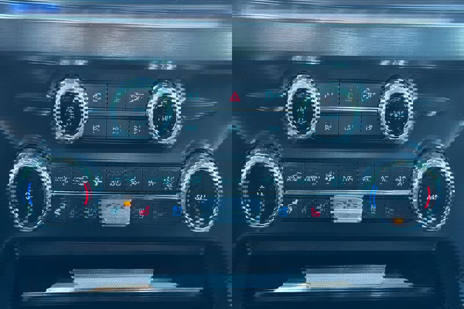 Used 2025 Ford F350 Lariat w/ Black Appearance Package image 20