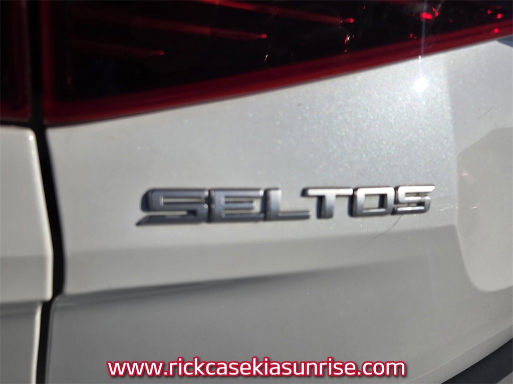 Used 2022 Kia Seltos EX image 8