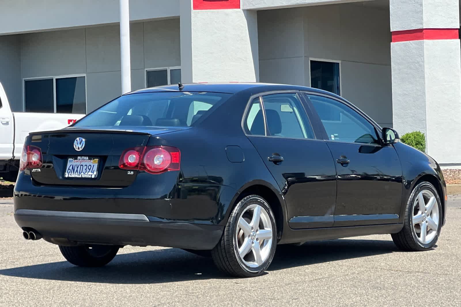 Used 2010 Volkswagen Jetta Limited Edition w/ California Edition Pkg FWD image 2