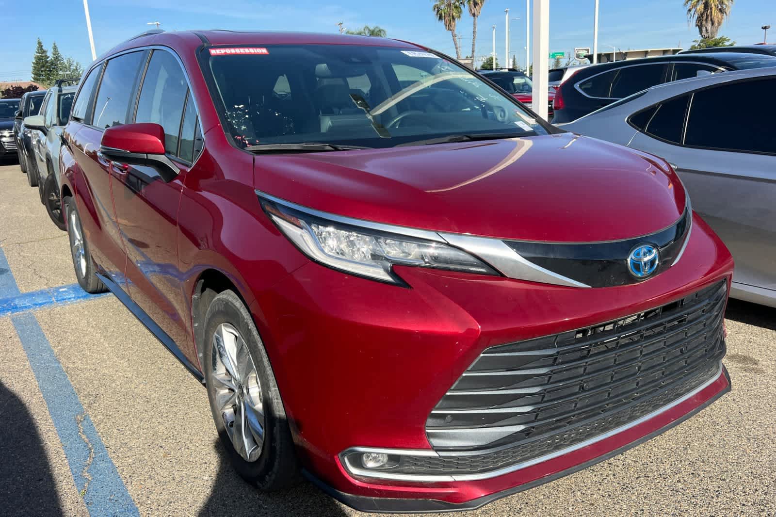 Used 2024 Toyota Sienna Limited AWD/4WD image 3