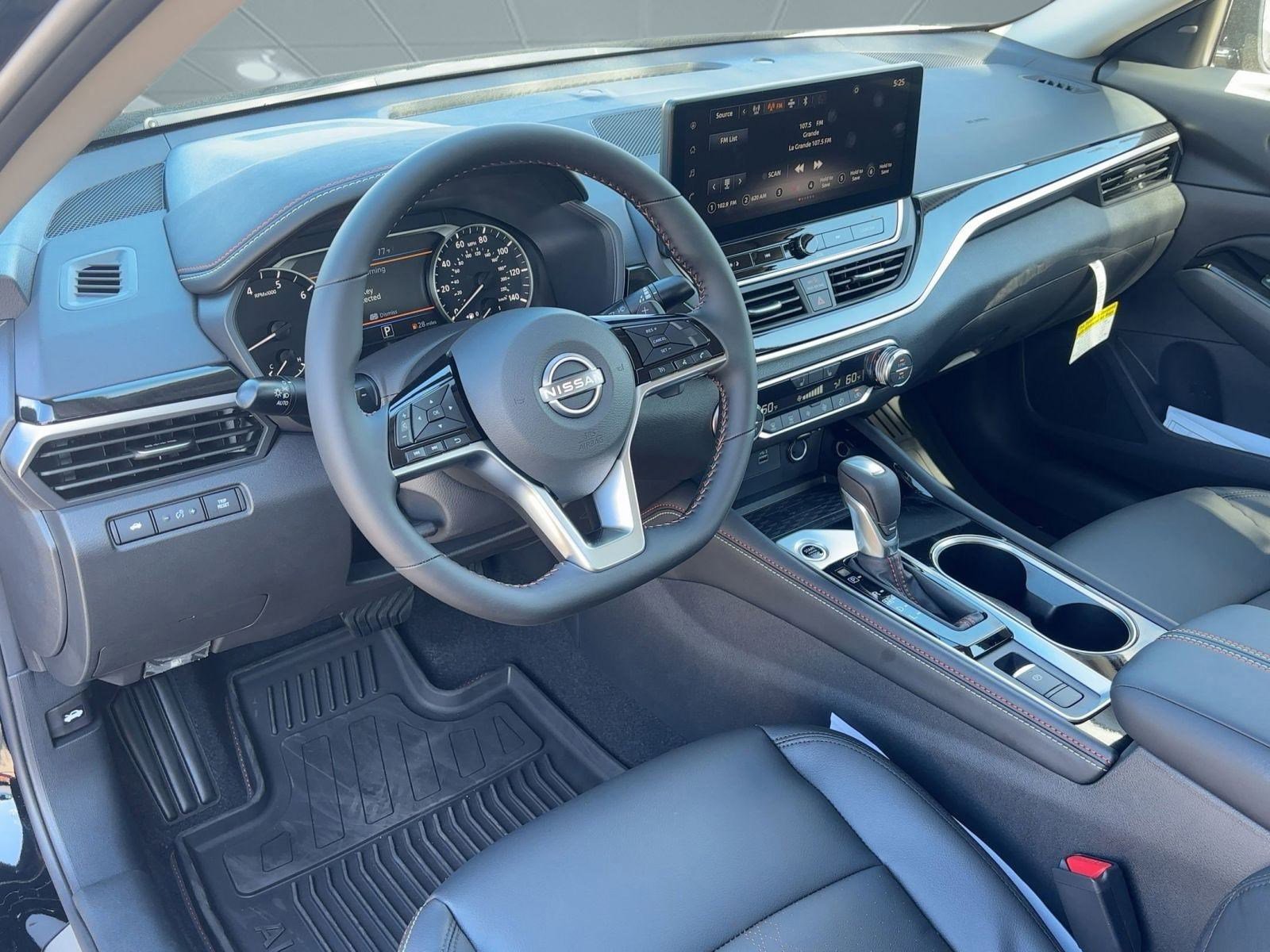 New 2025 Nissan Altima 2.5 SR w/ SR Premium Package AWD/4WD image 4