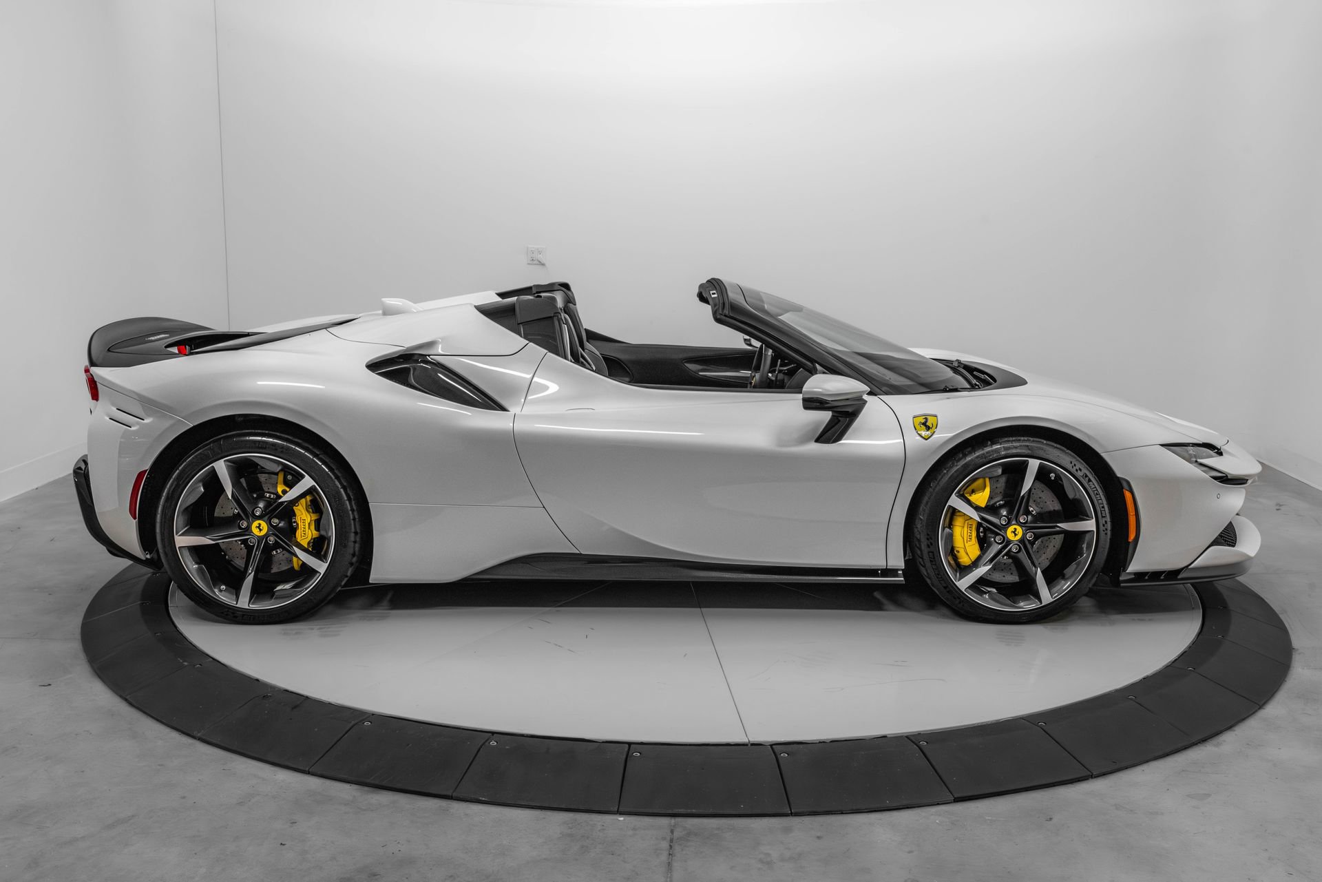 Certified 2024 Ferrari SF90 Spider image 9