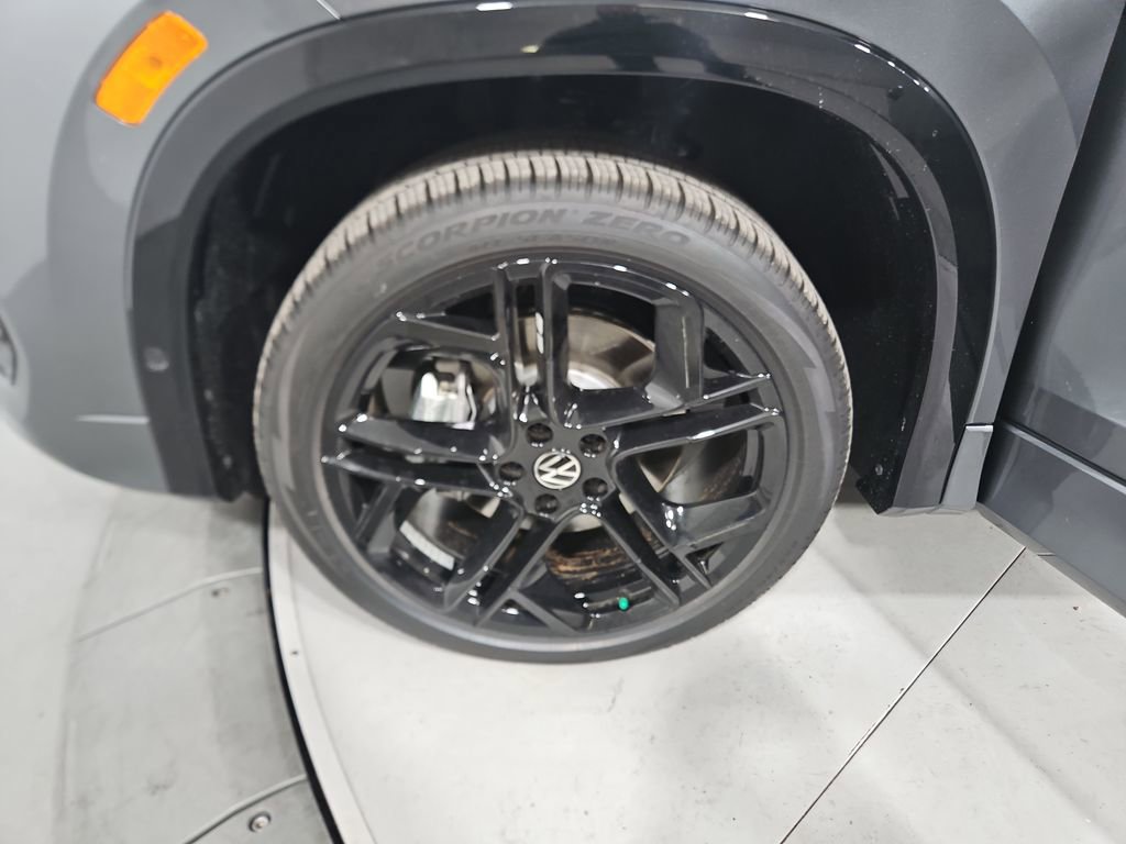 New 2026 Volkswagen Tiguan SE R-Line image 25