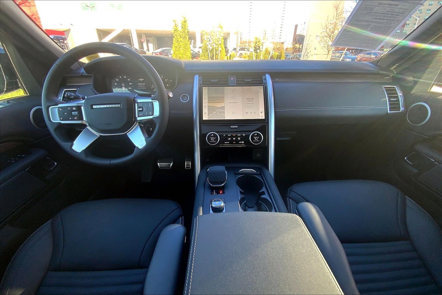 Used 2025 Land Rover Discovery Dynamic SE AWD/4WD image 15