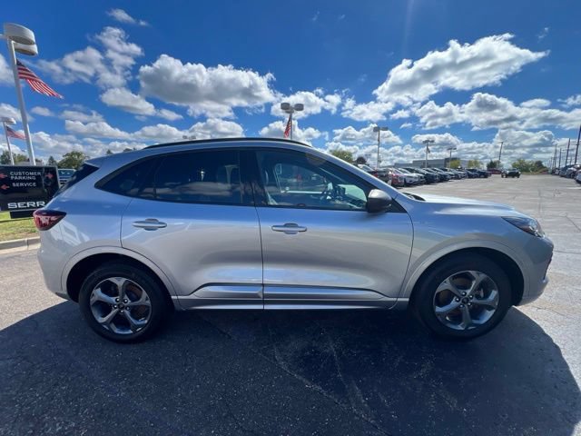 Used 2023 Ford Escape ST-Line w/ Tech Pack #1 AWD/4WD image 4