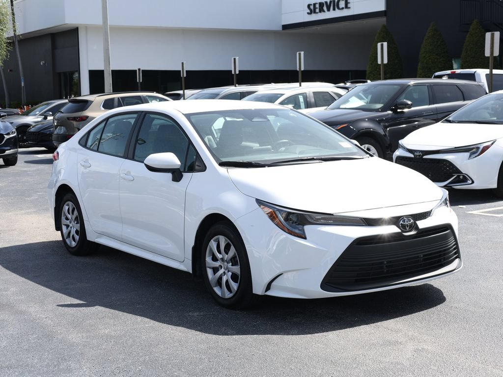 Used 2025 Toyota Corolla LE FWD image 2
