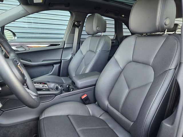 Used 2025 Porsche Macan image 5