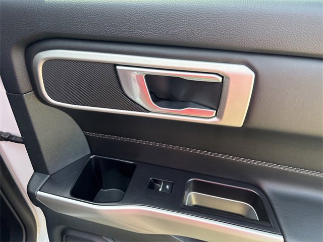 Used 2023 Ford Explorer XLT image 39