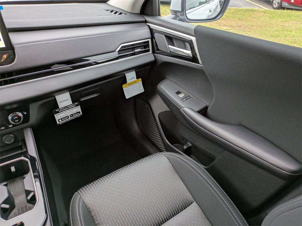 New 2025 Mitsubishi Outlander ES image 16