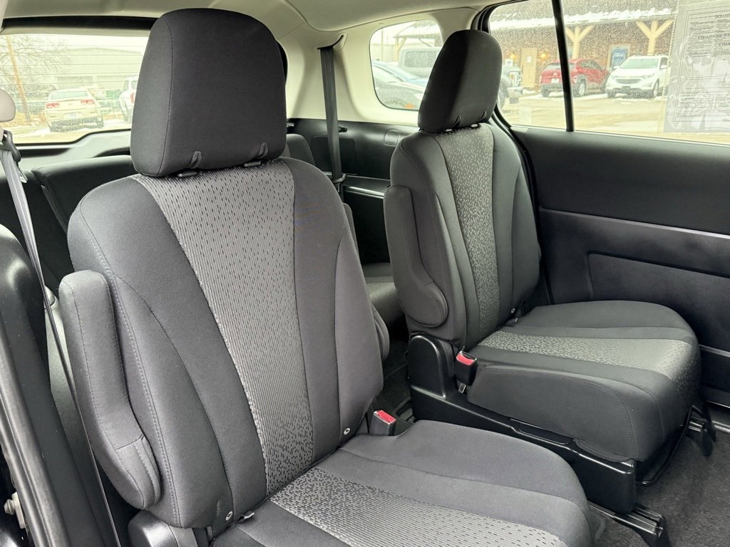 Used 2012 MAZDA MAZDA5 Sport image 17