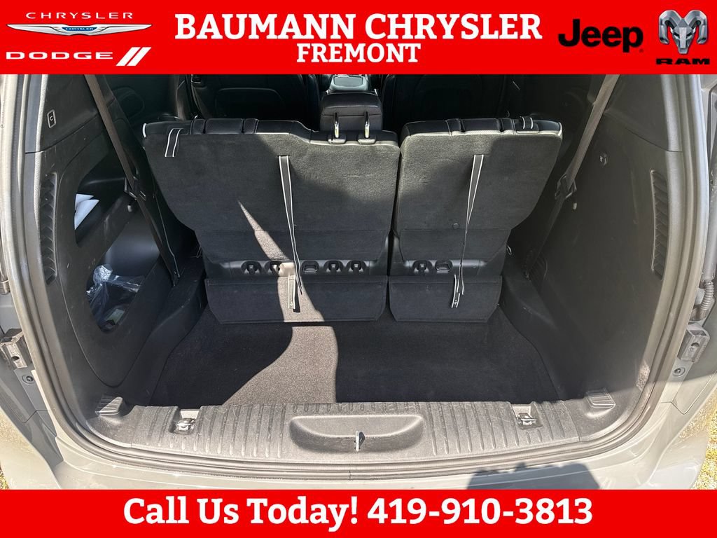 Used 2025 Chrysler Pacifica Limited FWD image 23