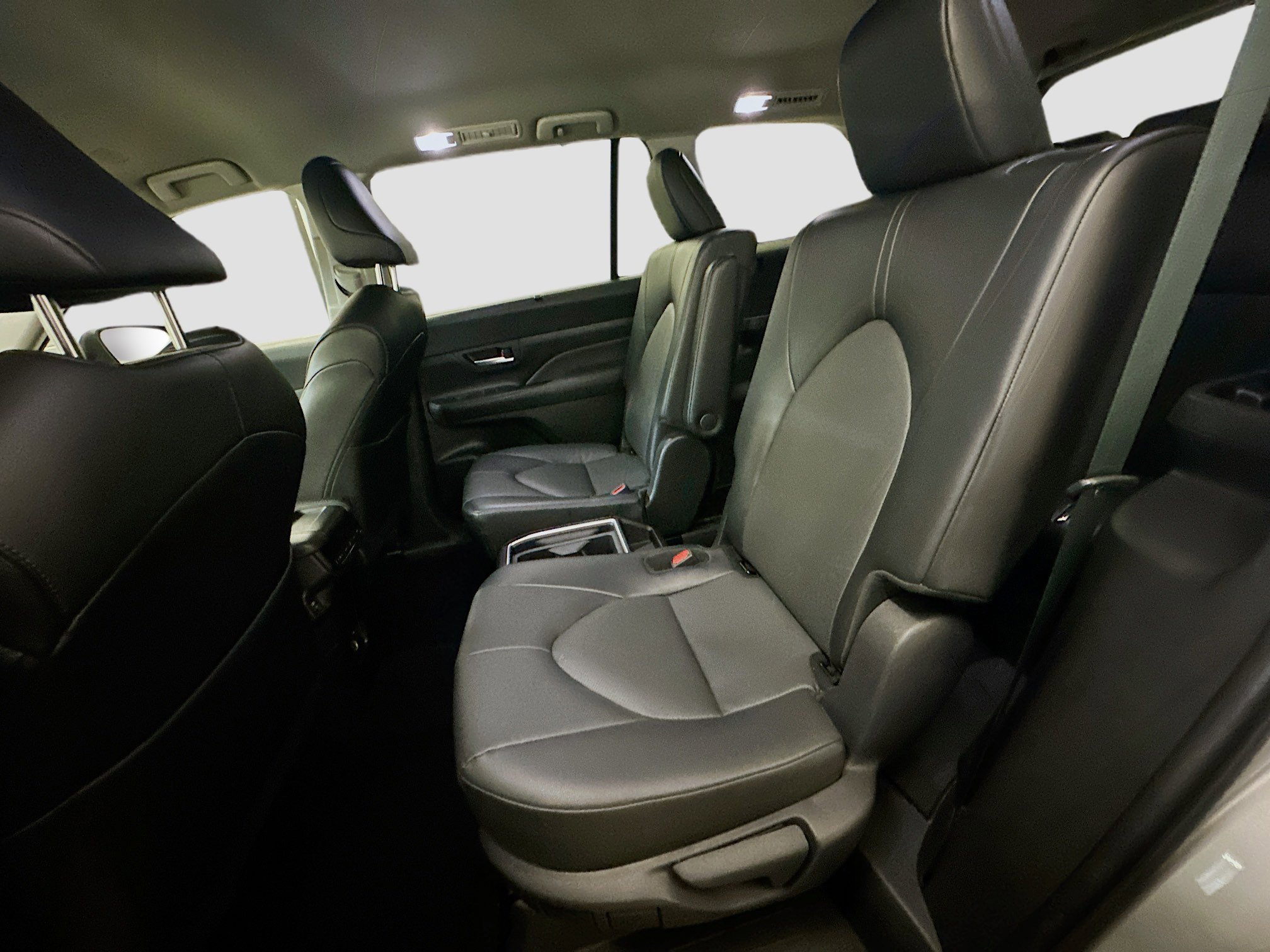 Used 2025 Toyota Grand Highlander AWD image 29