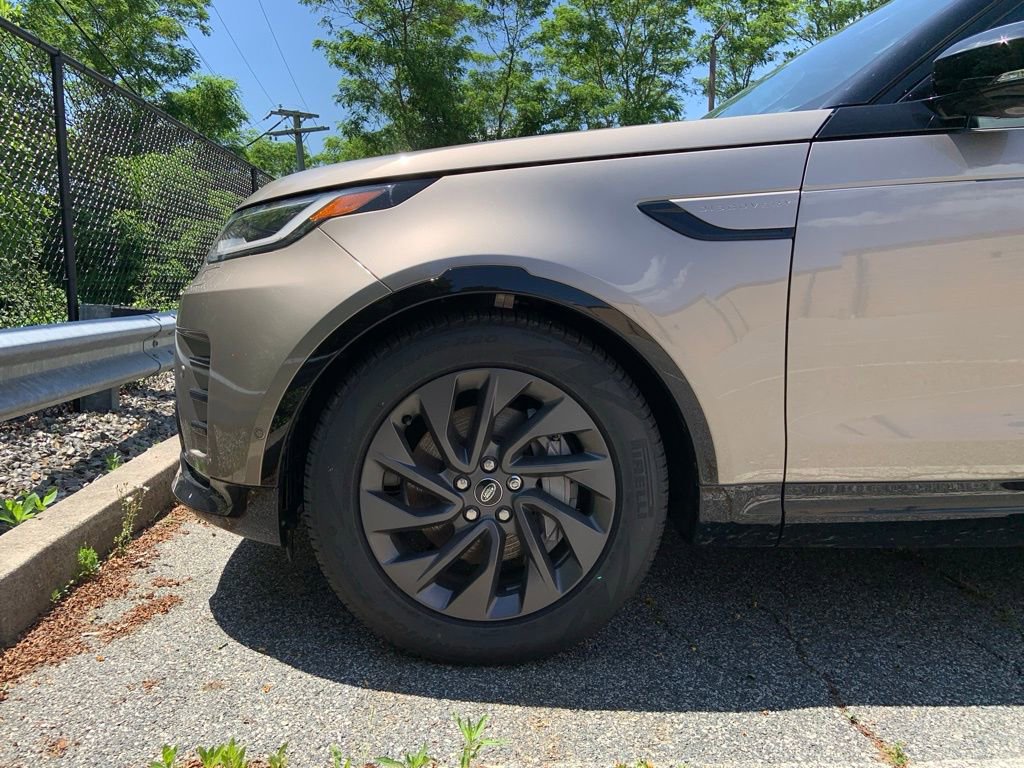 Certified 2024 Land Rover Discovery Dynamic SE AWD/4WD image 8