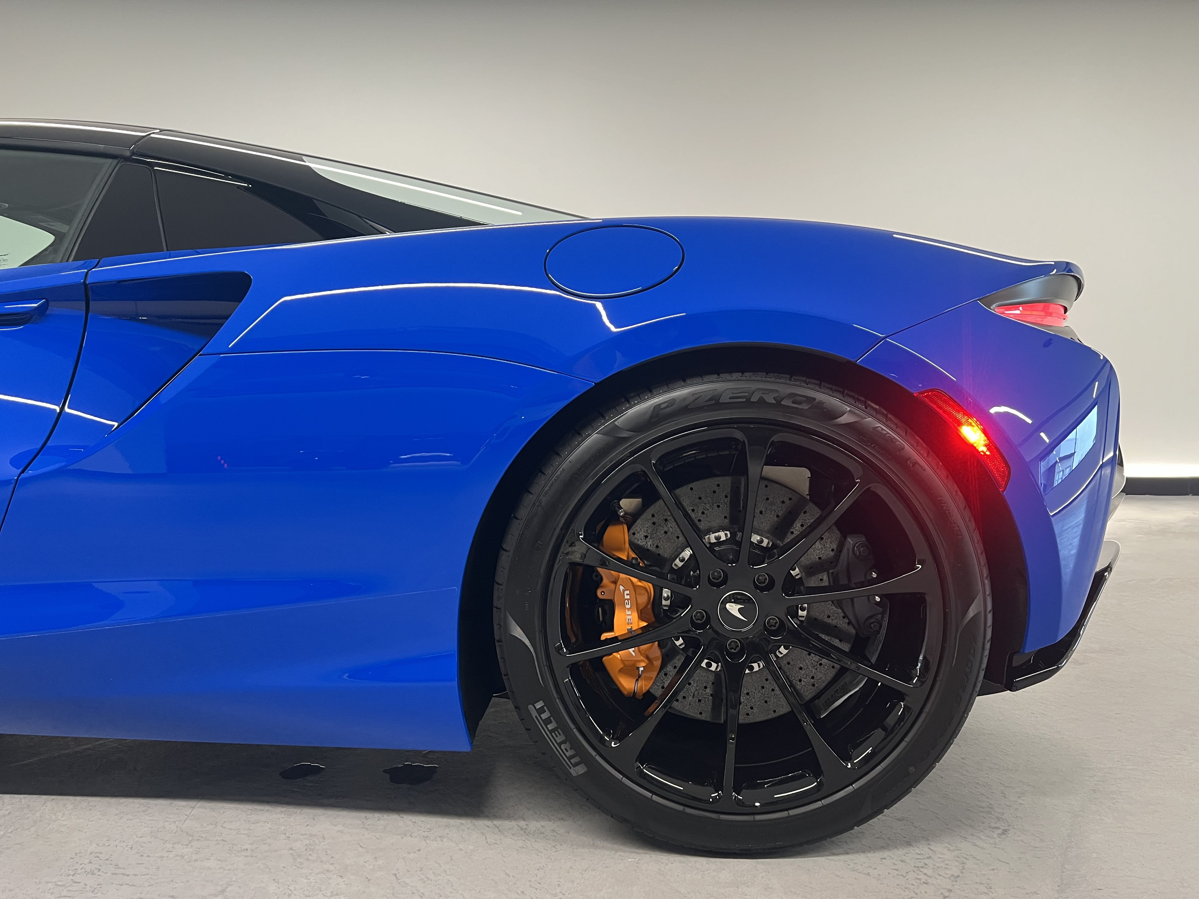 Used 2027 McLaren Artura Spider RWD image 39